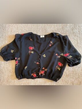 🖤🌺 Aritzia Wilfred Floral Sheer Cropped Blouse M EUC Feminine
